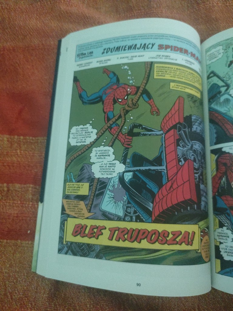 Spider-Man kontra Mysterio - przykładowe strony