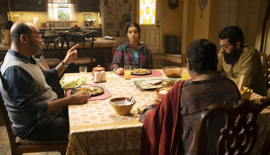 Kadr z serialu Ms. Marvel - Rodzina Kamali Khan