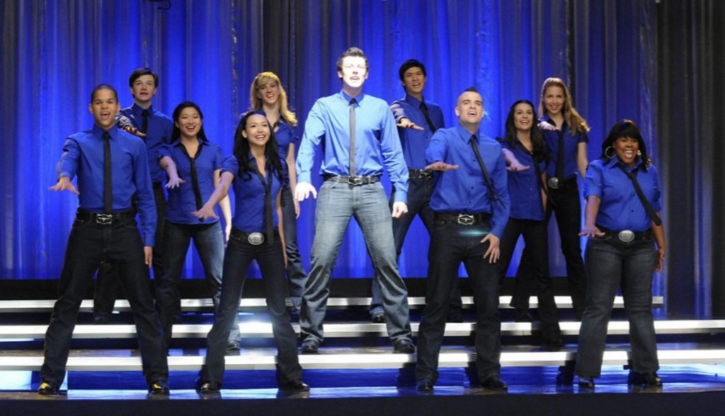 Glee - bohaterowie w trakcie występu
